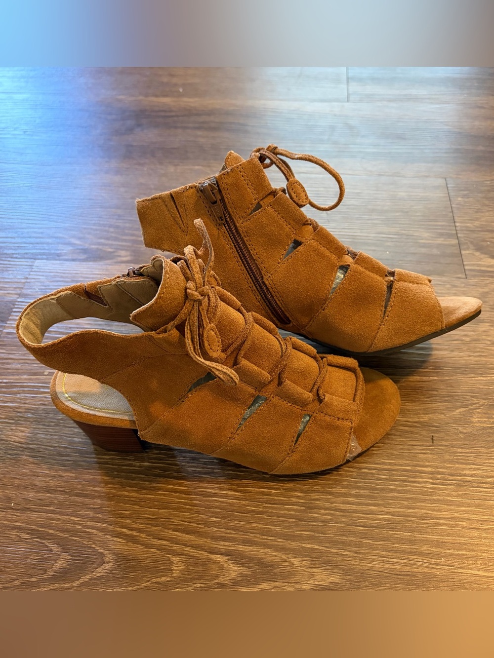 Vionic Women's Suede Lace up
Sandals Bristol Caramel
Size 8